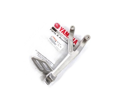 Bracket Footrest Rear Right Yamaha YZF R15 BK6-F742L-00